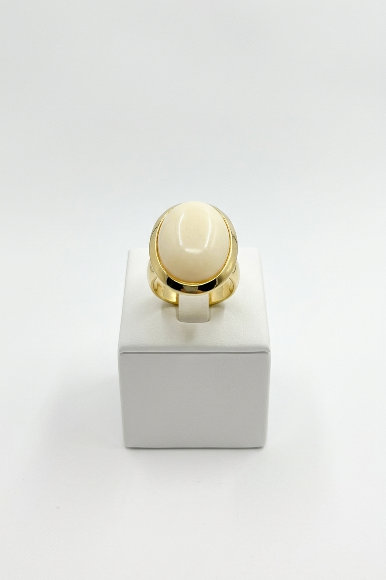 Gold Oval Stone Ring