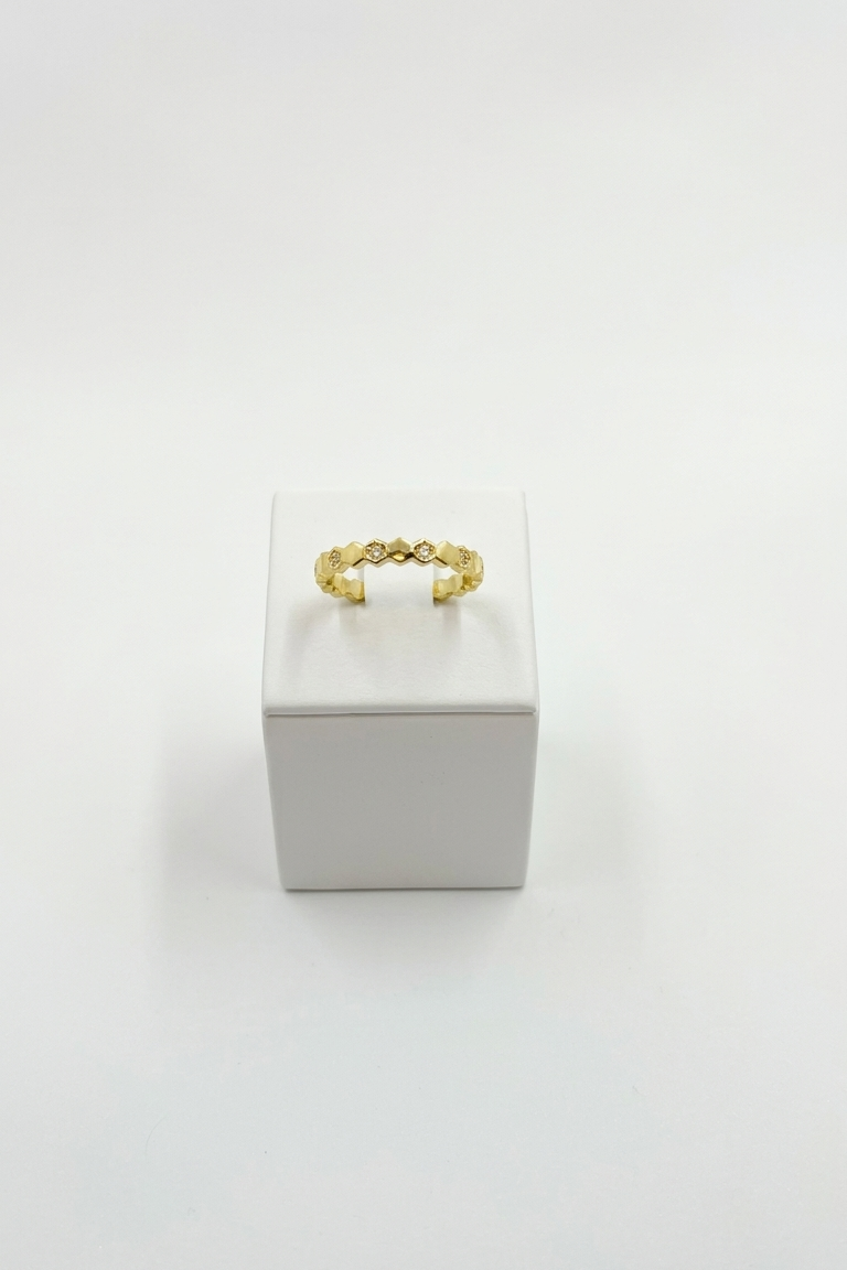 Minimalist Geometric Ring